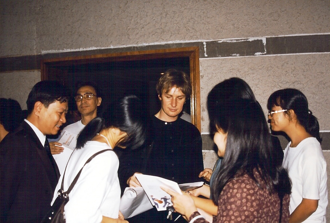 10. 1996-74, autograph hunters