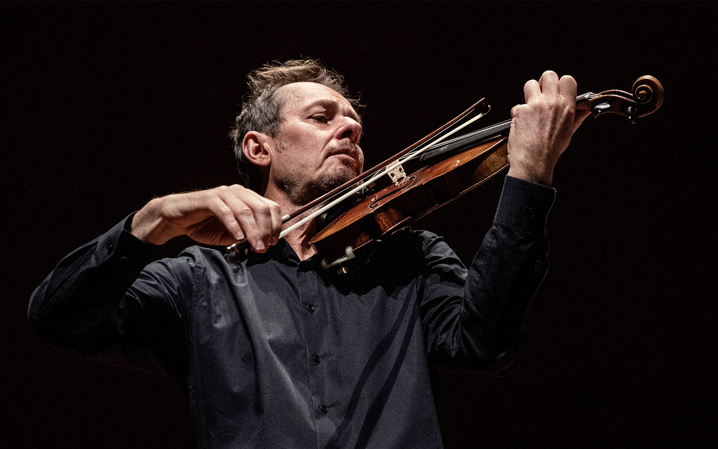 Richard Tognetti performing in the 2018 Season Finale