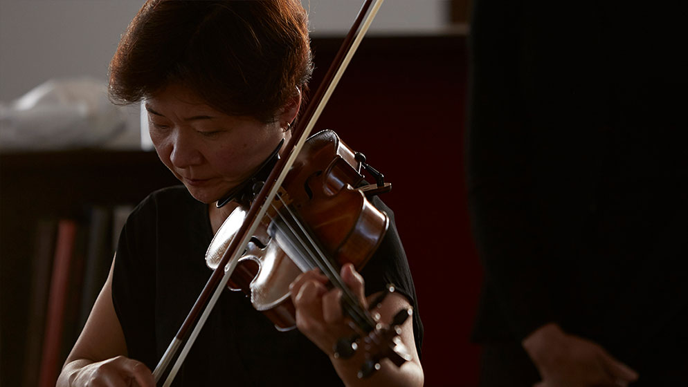 Photo of ACO violinist Aiko Goto