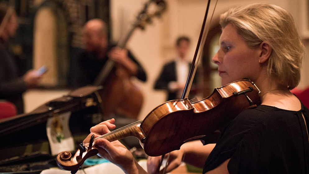 Photo of ACO Principal Violin Helena Rathbone