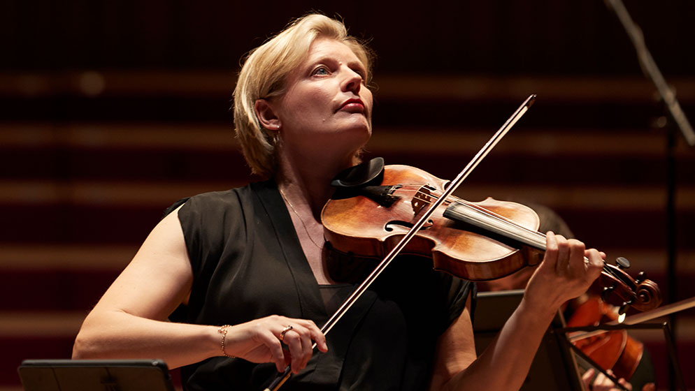 Photo of ACO Principal Violin Helena Rathbone