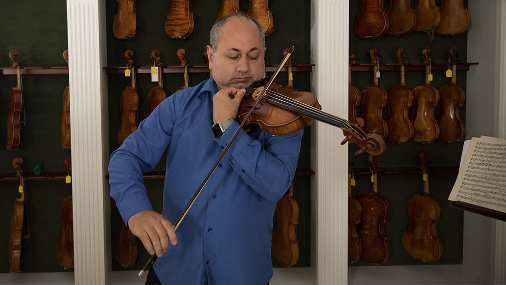 Photo of ACO Violinist Ilya Isakovich