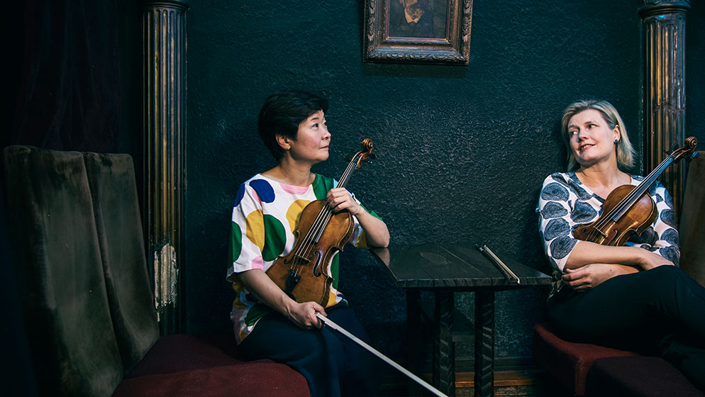 ACO Musicians Aiko Goto and Helena Rathbone in Tokyo’s Lion Café