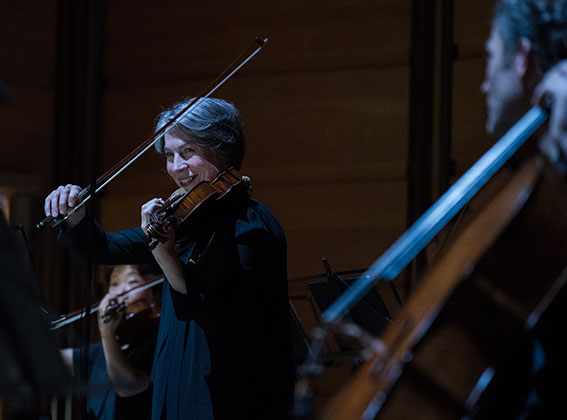 Photo of ACO Violist Nicole Divall