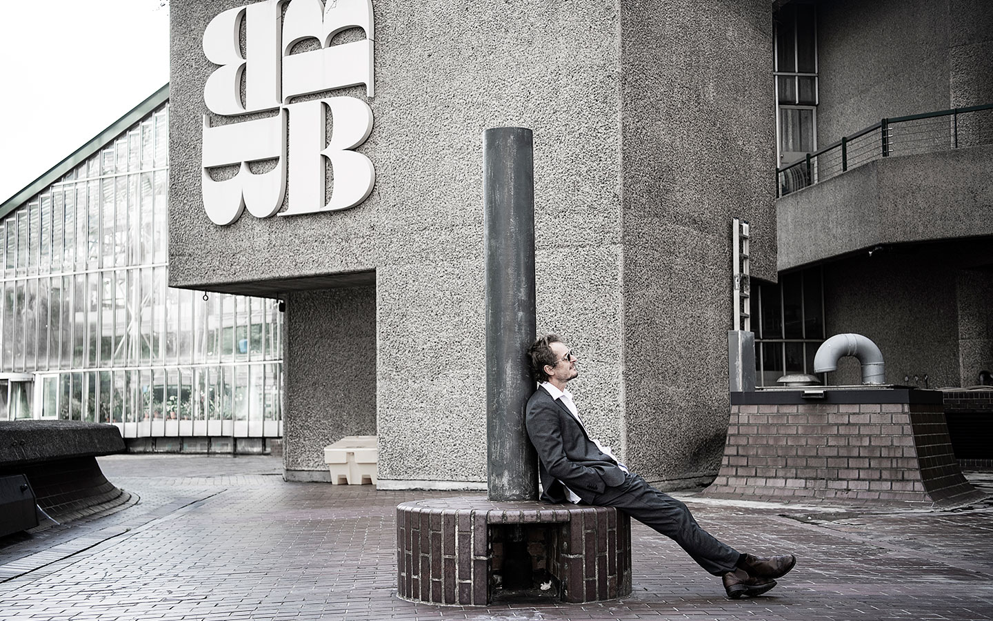 Photo of ACO Artistic Director & Lead Violin Richard Tognetti at the Barbican Centre	