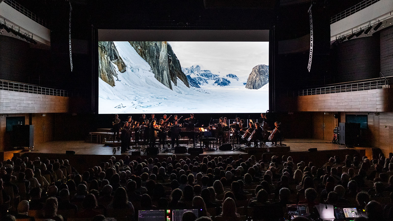 The ACO performs Mountain in Poland