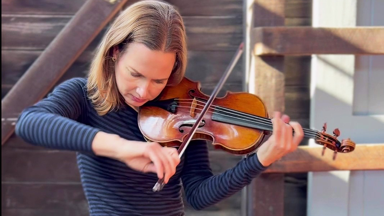 Satu Vanksa plays the Stradivarius