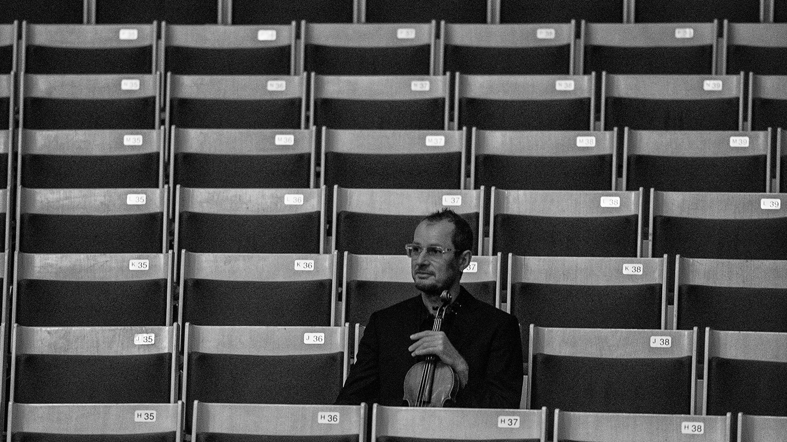 Richard Tognetti soundchecks