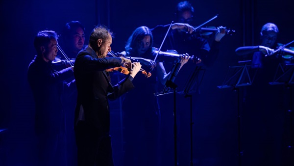 Richard Tognetti performs Bach