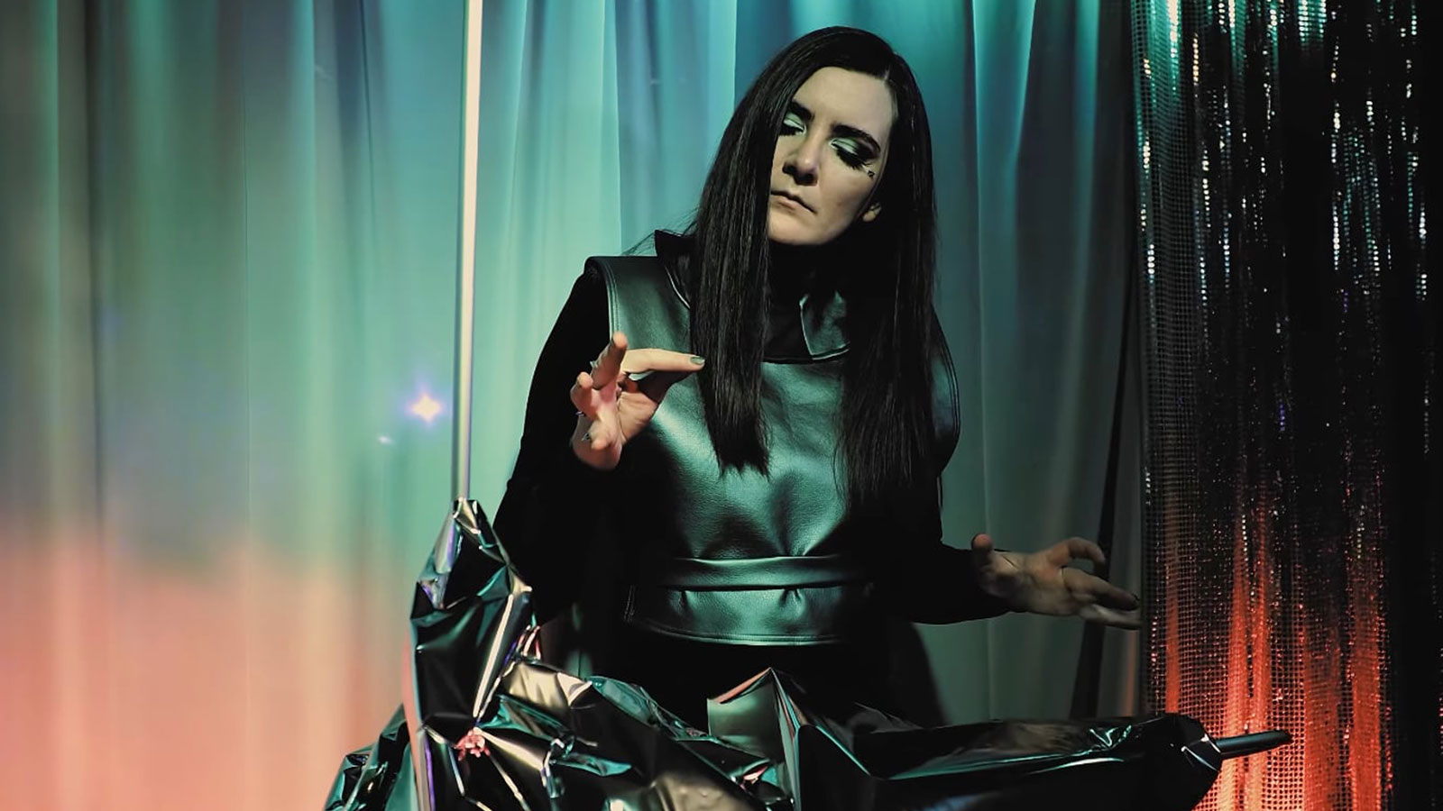 Carolina Eyck Theremin Virotuoso