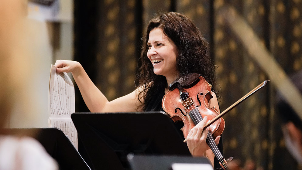 Lorenza Borrani rehearsing with the ACO