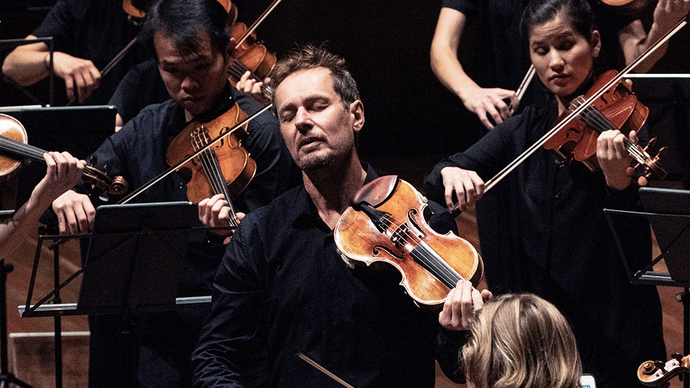 A still of Richard Tognetti performing Beethoven's Violin Concerto